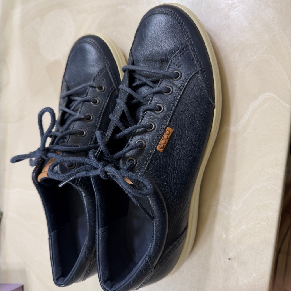 Ecco mens navy 9 shoes